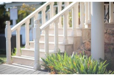 וילה סטייל - החצר והבריכה