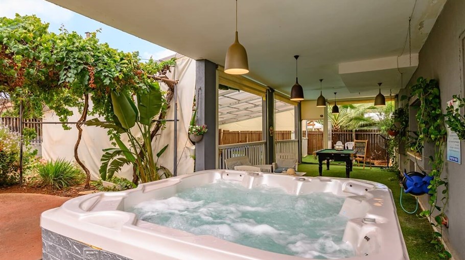 וילה בצל הגפן מתחם החוץ (3).jpg