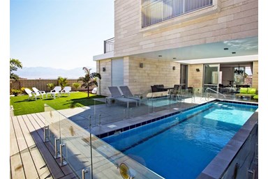 וילה Ella sun resort - הבריכה והחצר