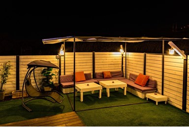 וילה גיתית - החצר והבריכה