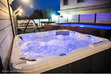 וילה גיתית - החצר והבריכה