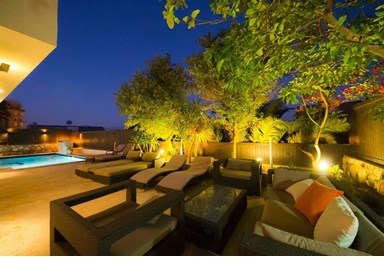 וילה טופז  - החצר והסביבה 