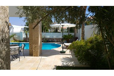 וילה איטליה - החצר והסביבה