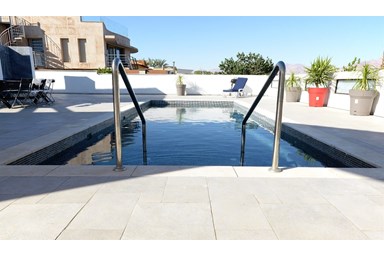 וילה שנהב - החצר והסביבה