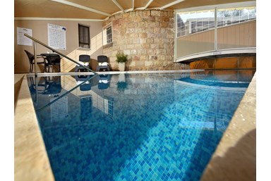 וילה אחוזת אלישבע - החצר והבריכה