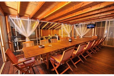 וילה אחוזת אלישבע - החצר והבריכה