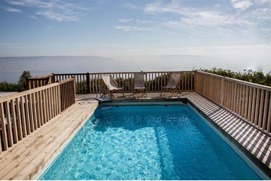 וילה אגדה בכנרת - החצר והנוף