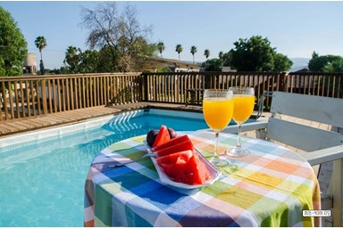 וילה בית אירוח כפרי דרור בתבור - בריכת השחיה