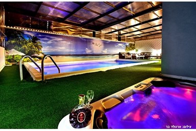 וילה דאלי - החצר והבריכה