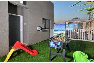 וילה דאלי - החצר והבריכה