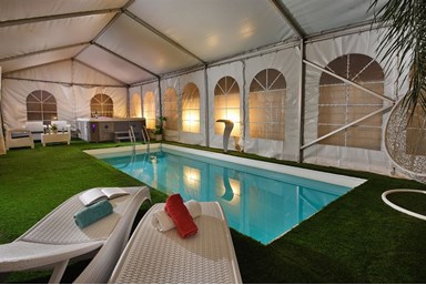 וילה דוד  - החצר והבריכה