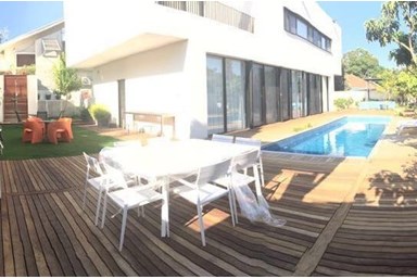 וילת אורנים - החצר והבריכה