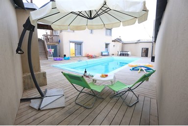 וילה כוכב הדרום - הבריכה והחצר