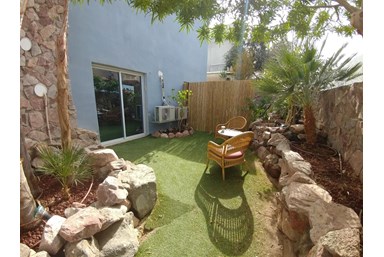 וילה קאזה בלאנקה - הבריכה והחצר