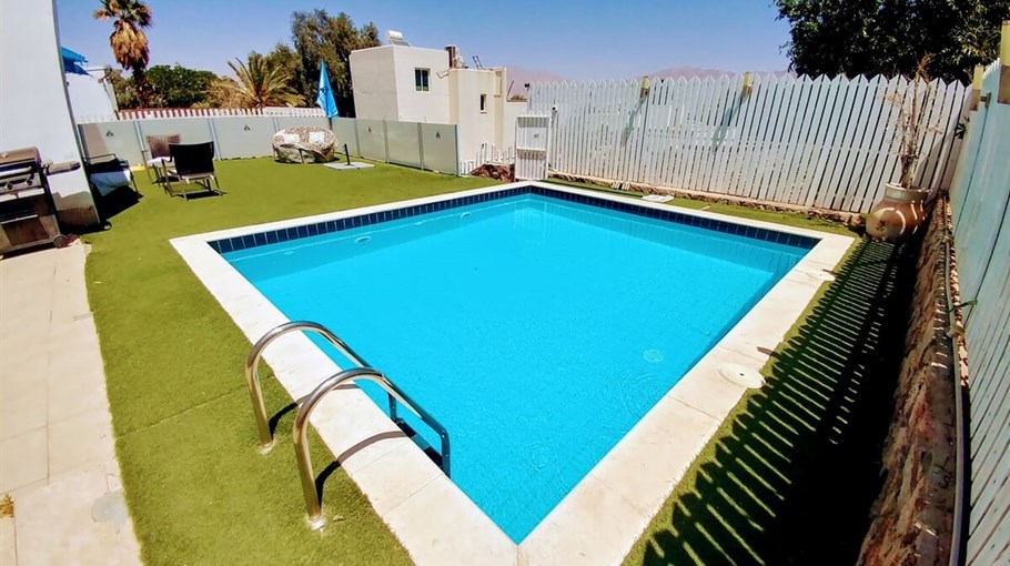 וילה קאזה בלאנקה חצר והבריכה (12).jpg