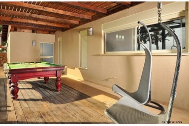 וילה הוילה באחוזה - הבריכה והחצר