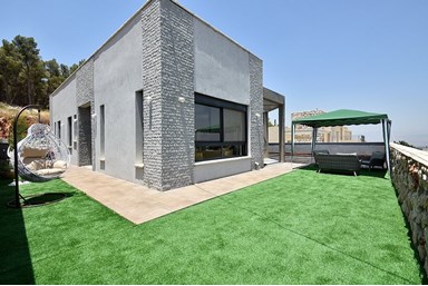 וילה בית אשכנזי - החצר והבריכה