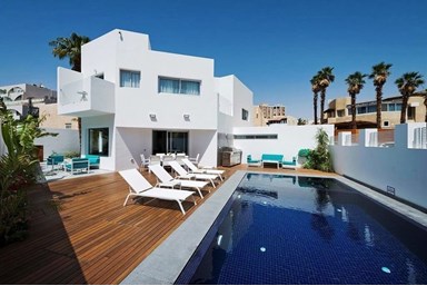 וילה גרדניה - בריכה מחוממת