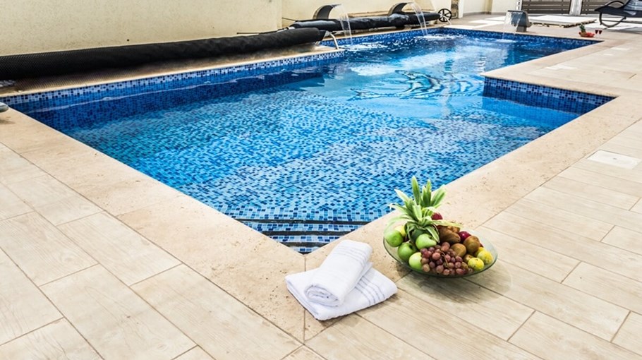 לה וילה בל חצר_ובריכה__(13).jpg