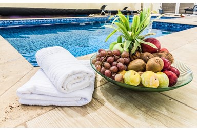 וילה לה וילה בל - הבריכה והחצר