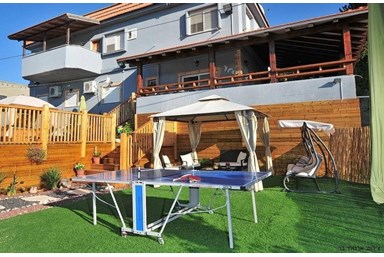 וילה כרמל בלבן - החצר והבריכה