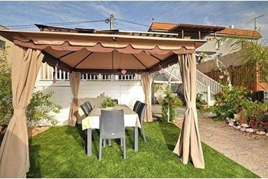 וילה כרמל בלבן - החצר והבריכה