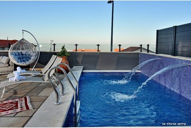 וילה פייב ריזורט - Five resort - החצר והבריכה