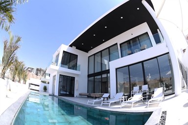 וילה קנקון - הבריכה והחצר