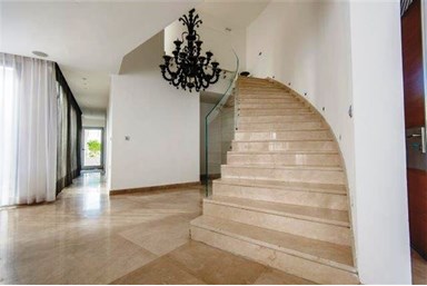 וילה מנגו - פנים הוילה