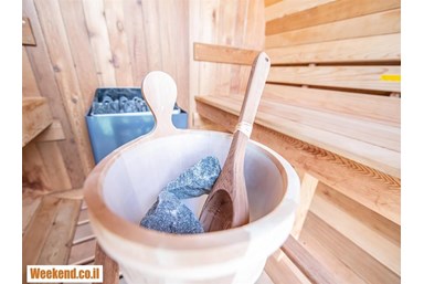 וילה המקום בכרמל - הבריכה והחצר