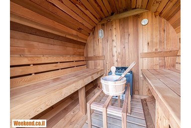 וילה המקום בכרמל - הבריכה והחצר