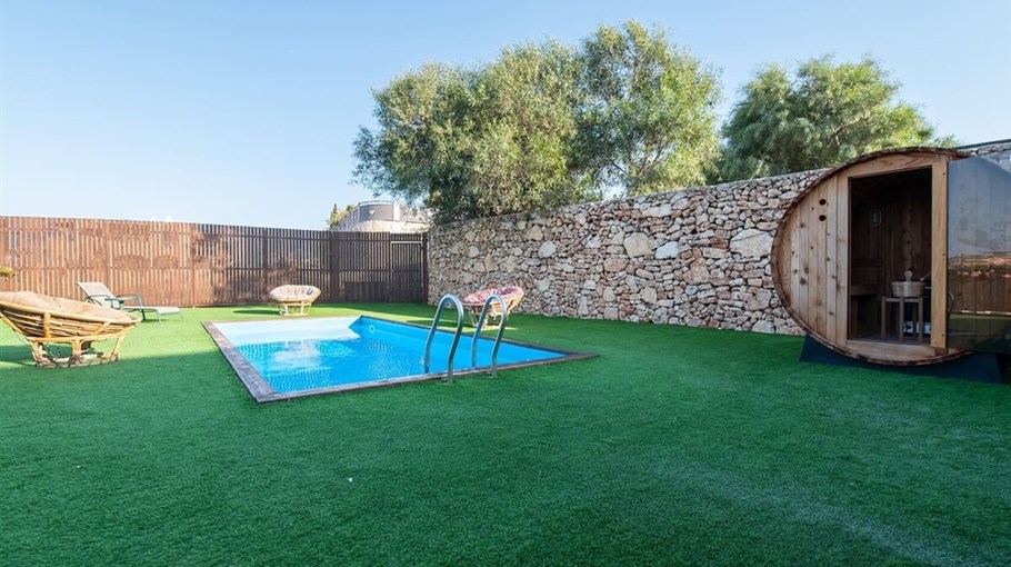 המקום בכרמל בריכה וחצר (5).jpg