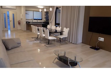 וילה הצוק במרומים