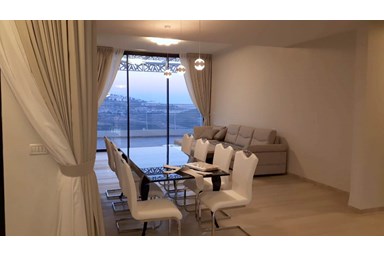 וילה הצוק במרומים