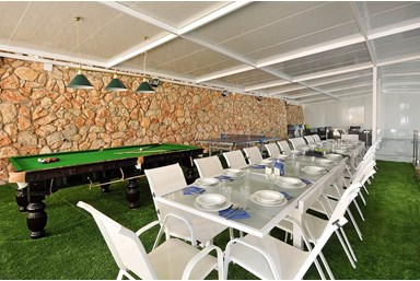 וילה פרסטיז' - הבריכה, החצר והנוף