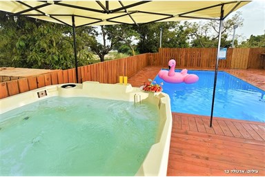 וילה אגם בגליל - החצר והבריכה