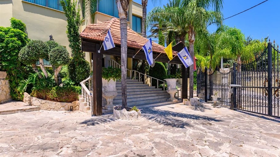 וילה אדהם חצר (17).jpg