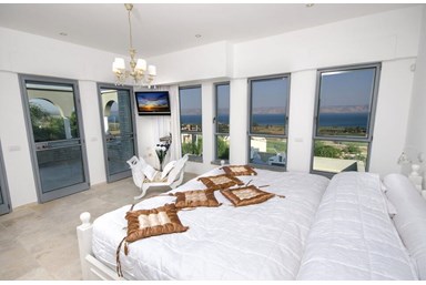 וילה ארמון כנרת - הסוויטות וחדרי השינה