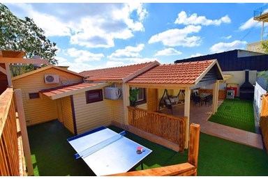 וילה לונה בוטיק - החצר והבריכה