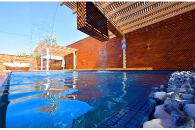 וילה לונה בוטיק - החצר והבריכה