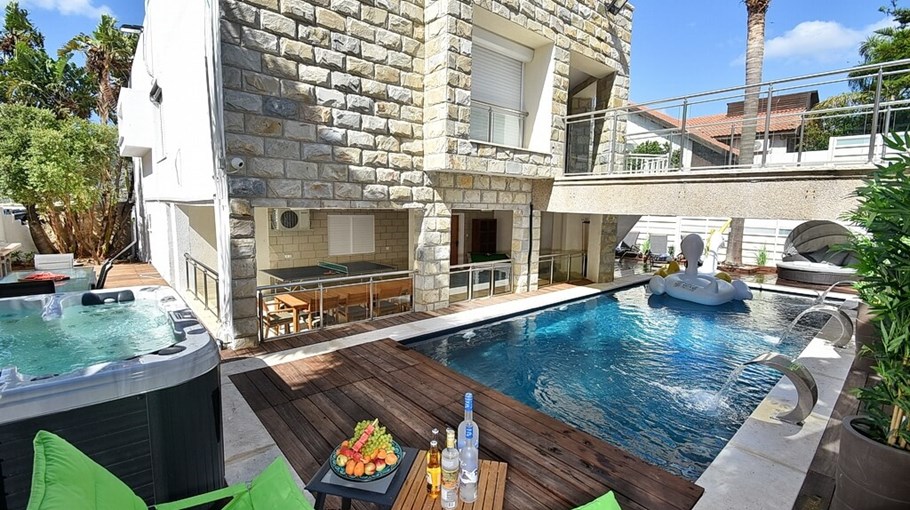 אחוזת השף אחוזת השף - החצר והבריכה (17).JPG