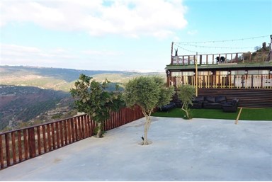 וילה הורייזן - החצר והבריכה