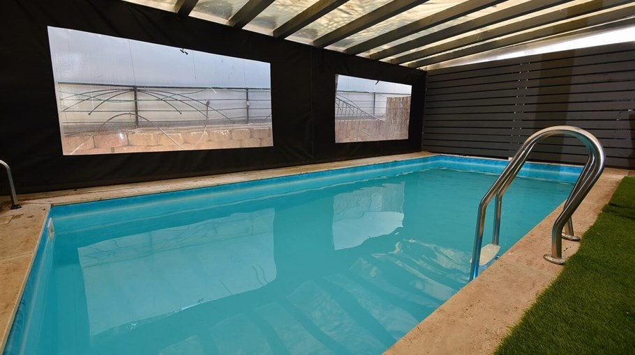 וילה גולדן וילה גולדן - החצר והבריכה (30).jpg