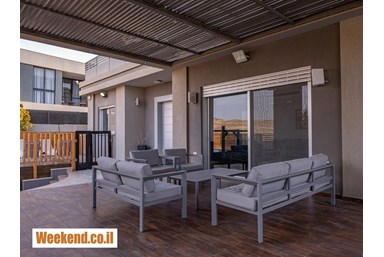 וילה אחוזת המלכה - Villa Queen - הבריכה והחצר