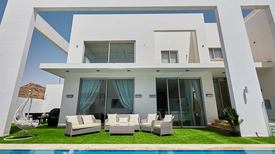 וילה TLV - אילת החצר והבריכה (8).jpg