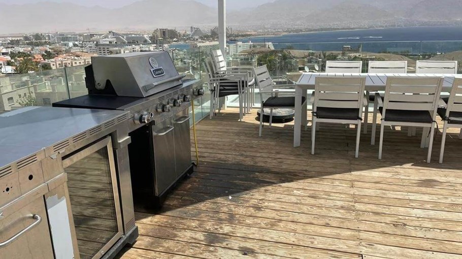 וילה וילאליס הבריכה והמרפסת (6).jpeg