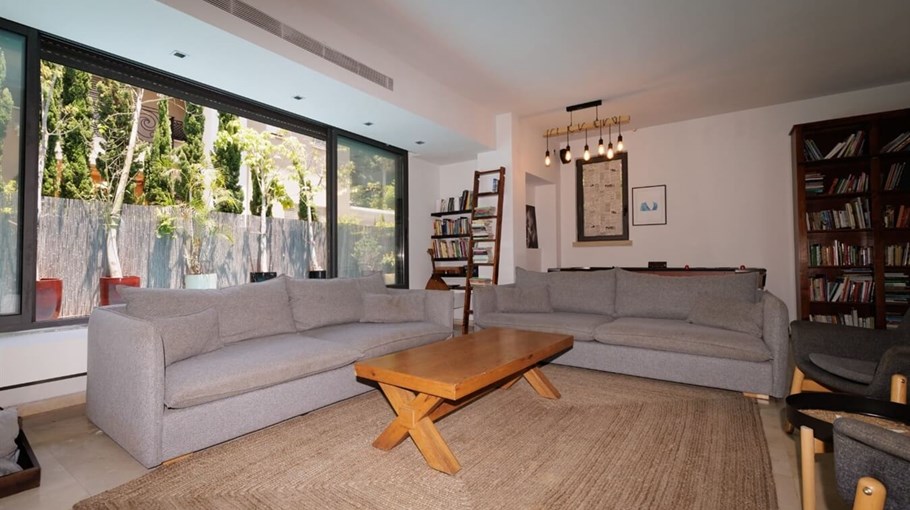 הוילה של איריס פנים (62).jpeg