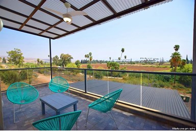 וילה אחוזת אגם כנרת - הבריכה הג'קוזי והחצר