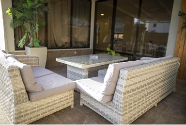 וילה דנה - החצר והבריכה