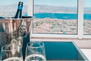 וילה פנטהאוז הקומה ה-20 - המרפסת הג'קוזי והנוף